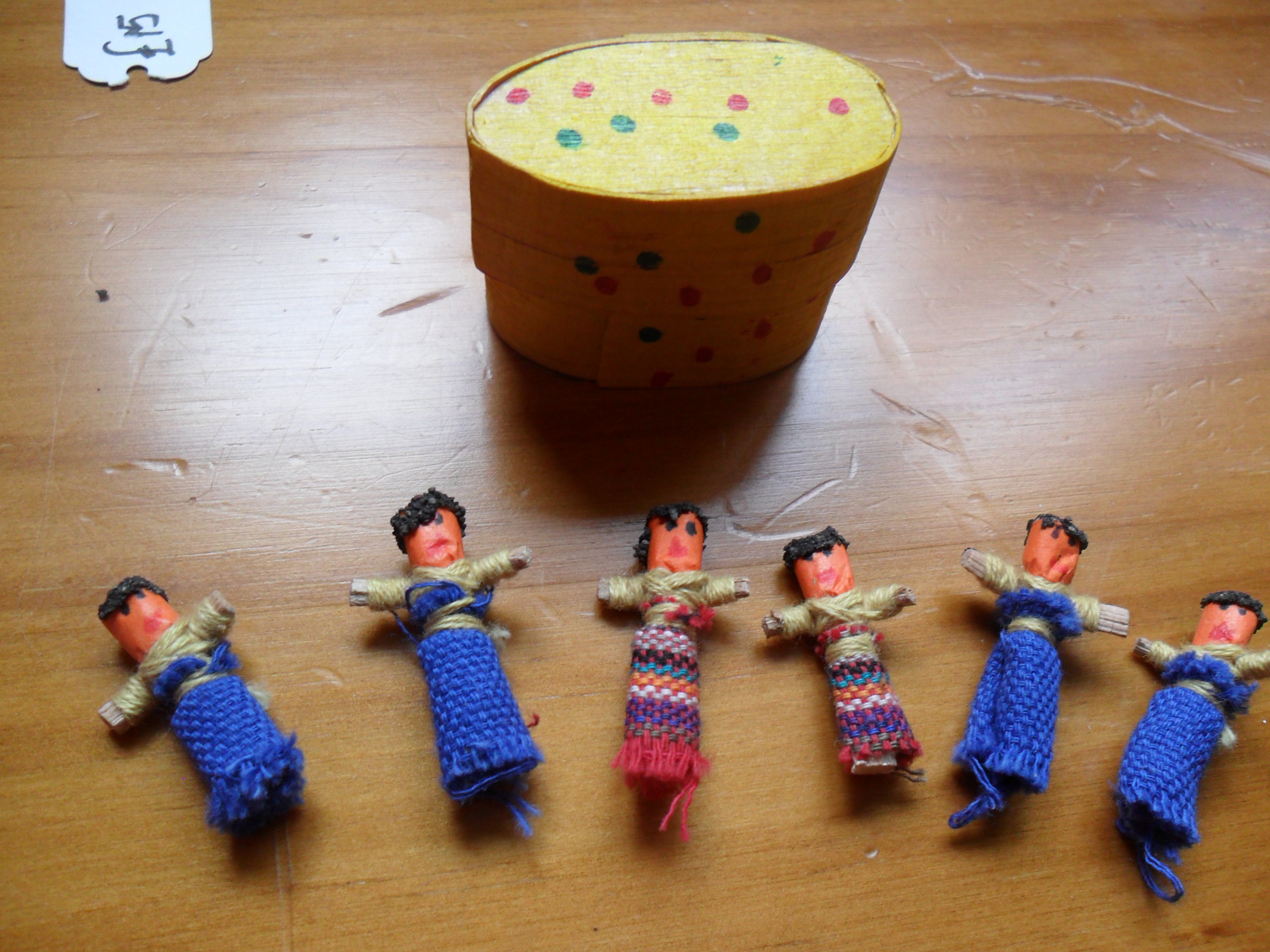 set-of-6-small-handmade-guatemalan-worry-dolls-people-with-box-uk